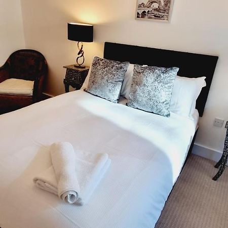 Luxury Waterside Apartment Canary Wharf Лондон Экстерьер фото