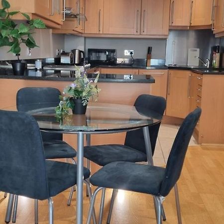 Luxury Waterside Apartment Canary Wharf Лондон Экстерьер фото
