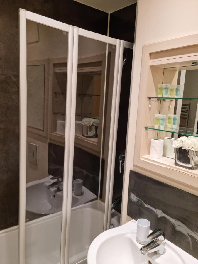 Luxury Waterside Apartment Canary Wharf Лондон Экстерьер фото