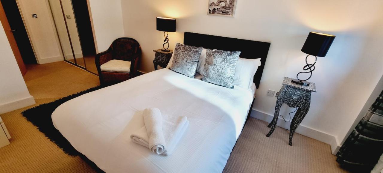 Luxury Waterside Apartment Canary Wharf Лондон Экстерьер фото