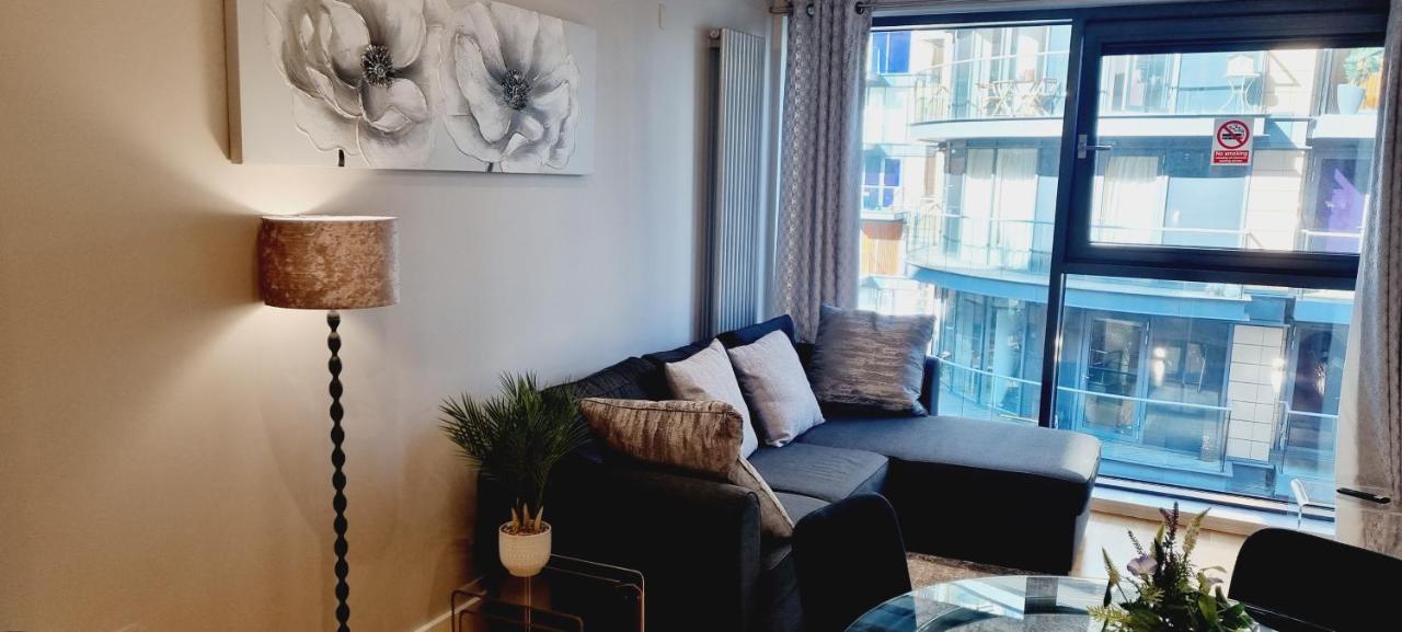 Luxury Waterside Apartment Canary Wharf Лондон Экстерьер фото